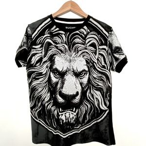 Printed and textured T-Shirt.